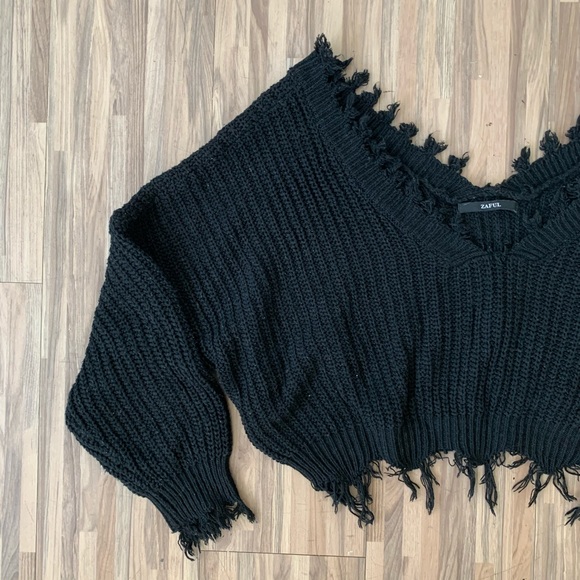 Zaful Oversized Fray Crop Sweater - Picture 6 of 8
